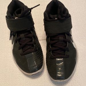 Nike Trout turf baseball shoes - boys size 3.5